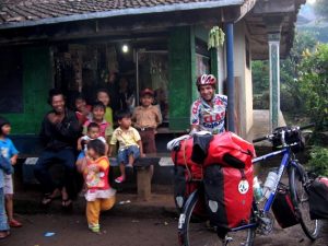 Cycling to Jumbi