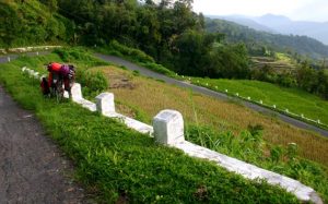 Maningjau lake and cycling off to the road